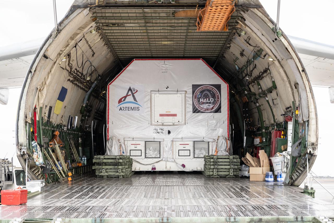Gateway’s HALO (Habitation and Logistics Outpost) arrives in Mesa, Arizona, after traveling from Italy, where Thales Alenia Space fabricated its primary structure. Delivered by cargo aircraft to Phoenix-Mesa Gateway Airport, HALO will be transported to Northrop Grumman’s facility in Gilbert for final outfitting. 