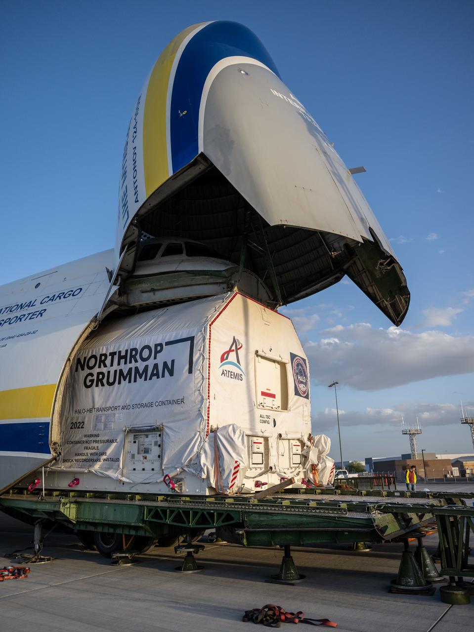 Gateway’s HALO (Habitation and Logistics Outpost) arrives in Mesa, Arizona, after traveling from Italy, where Thales Alenia Space fabricated its primary structure. Delivered by cargo aircraft to Phoenix-Mesa Gateway Airport, HALO will be transported to Northrop Grumman’s facility in Gilbert for final outfitting. 