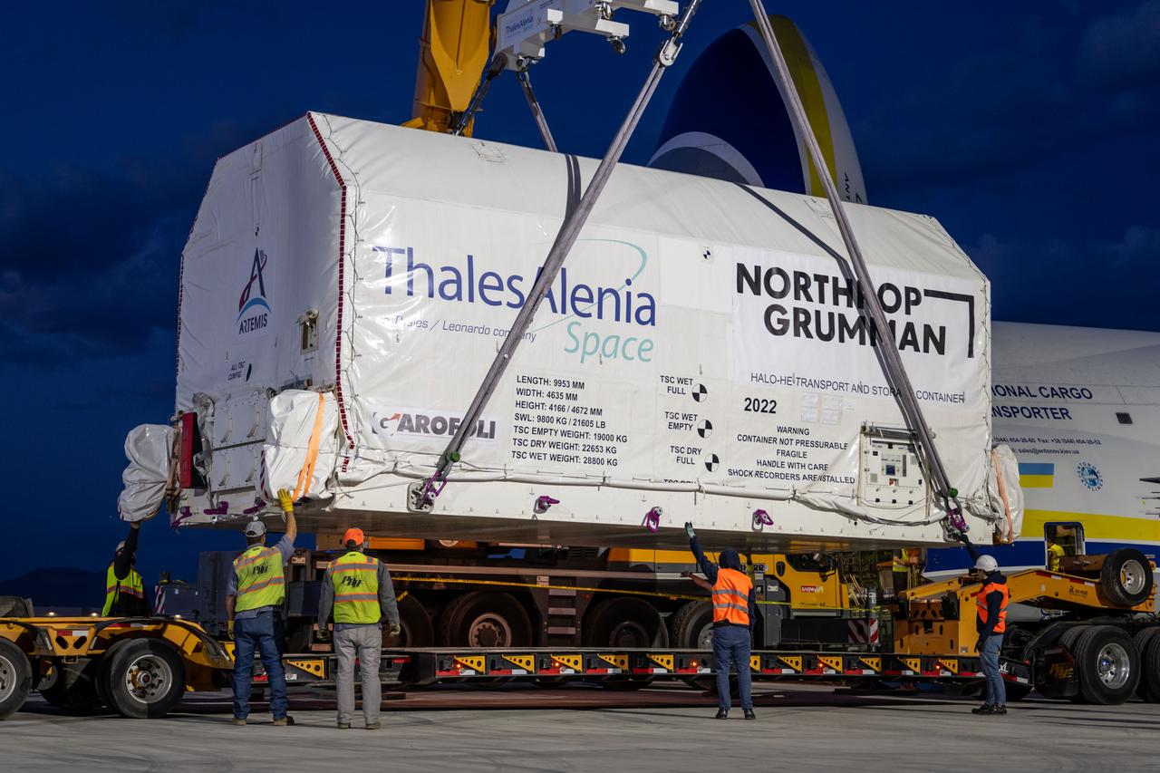 Gateway’s HALO (Habitation and Logistics Outpost) arrives in Mesa, Arizona, after traveling from Italy, where Thales Alenia Space fabricated its primary structure. Delivered by cargo aircraft to Phoenix-Mesa Gateway Airport, HALO will be transported to Northrop Grumman’s facility in Gilbert for final outfitting. 