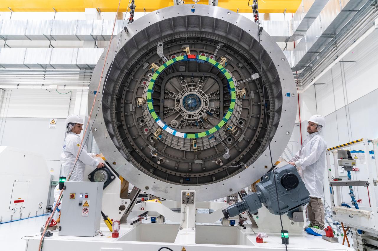 At the Thales Alenia Space facility in Turin, Italy, technicians prepare Gateway’s HALO (Habitation and Logistics Outpost) for transport. The module’s primary structure, fabricated by Thales Alenia Space, will travel to Northrop Grumman’s facility in Gilbert, Arizona, for final outfitting ahead of its launch to lunar orbit. 