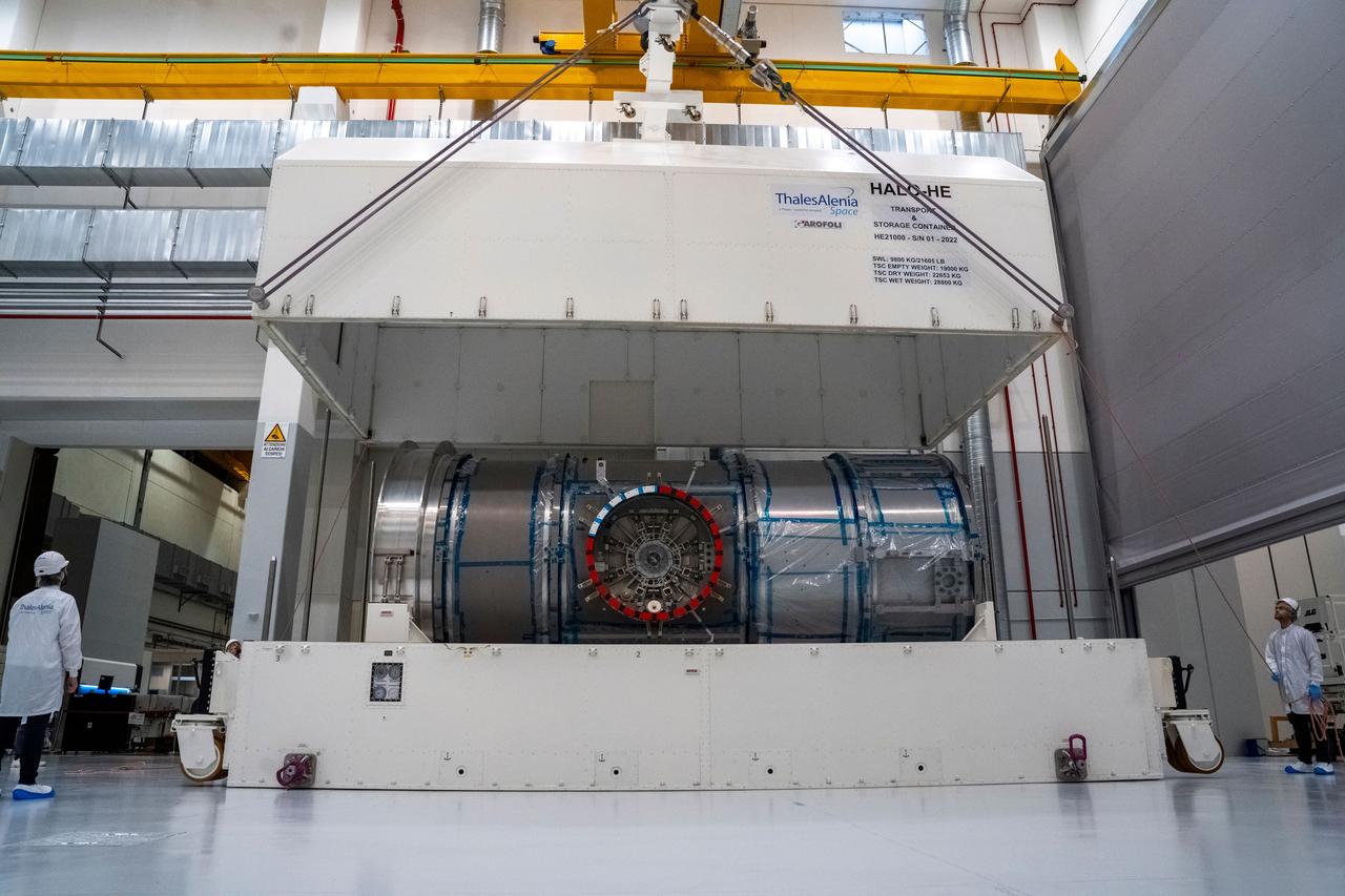 At a Thales Alenia Space facility in Turin, Italy, technicians prepare Gateway’s HALO (Habitation and Logistics Outpost) for transport. The module’s primary structure, fabricated by Thales Alenia Space, will travel to Northrop Grumman’s facility in Gilbert, Arizona, for final outfitting ahead of its launch to lunar orbit. 