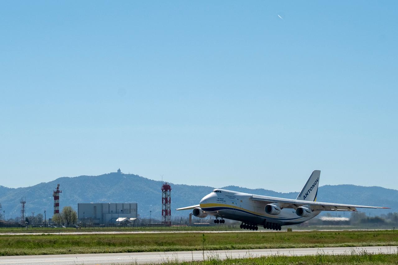 Gateway’s HALO (Habitation and Logistics Outpost) departs Italy en route to Arizona, where it will undergo final outfitting at Northrop Grumman’s facility in Gilbert ahead of its launch to lunar orbit. The module’s primary structure was fabricated by Thales Alenia Space in Turin. 