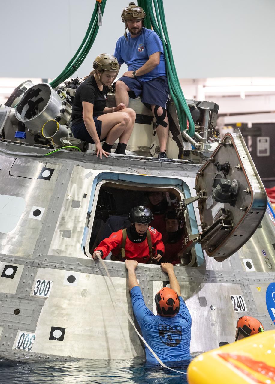 jsc2025e034873 (April 2, 2025) --- The four crew members of NASA’s SpaceX Crew-11 mission to the International Space Station participate in a water survival demonstration at the Neutral Buoyancy Lab. Credit: NASA/James Blair