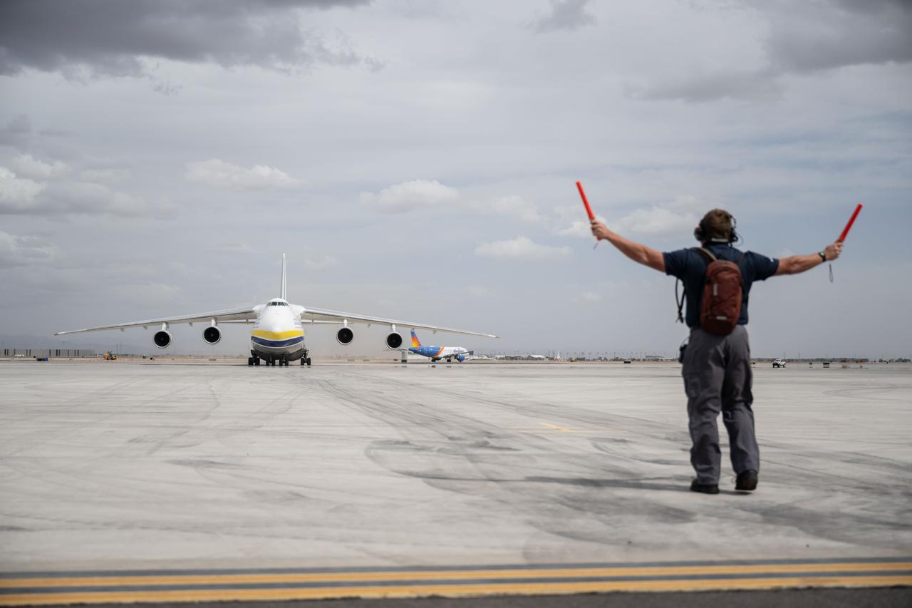 Gateway’s HALO (Habitation and Logistics Outpost) arrives in Mesa, Arizona, after traveling from Italy, where Thales Alenia Space fabricated its primary structure. Delivered by cargo aircraft to Phoenix-Mesa Gateway Airport, HALO will be transported to Northrop Grumman’s facility in Gilbert for final outfitting. 