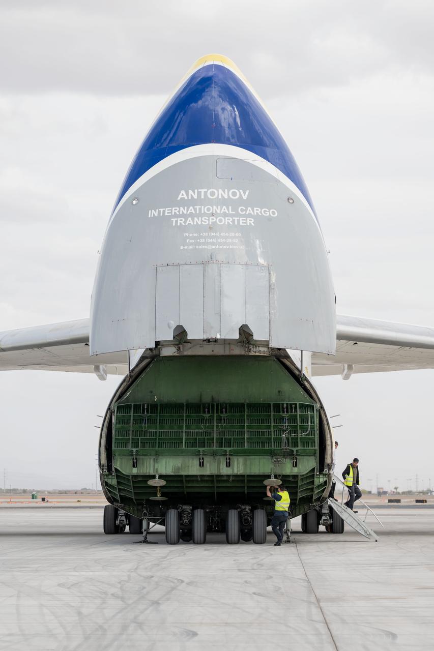 Gateway’s HALO (Habitation and Logistics Outpost) arrives in Mesa, Arizona, after traveling from Italy, where Thales Alenia Space fabricated its primary structure. Delivered by cargo aircraft to Phoenix-Mesa Gateway Airport, HALO will be transported to Northrop Grumman’s facility in Gilbert for final outfitting. 