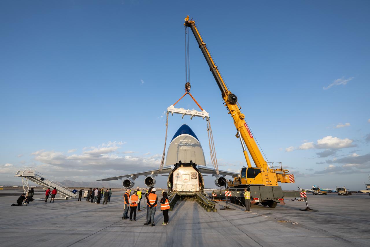 Gateway’s HALO (Habitation and Logistics Outpost) arrives in Mesa, Arizona, after traveling from Italy, where Thales Alenia Space fabricated its primary structure. Delivered by cargo aircraft to Phoenix-Mesa Gateway Airport, HALO will be transported to Northrop Grumman’s facility in Gilbert for final outfitting.