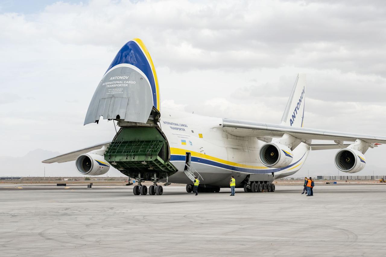 Gateway’s HALO (Habitation and Logistics Outpost) arrives in Mesa, Arizona, after traveling from Italy, where Thales Alenia Space fabricated its primary structure. Delivered by cargo aircraft to Phoenix-Mesa Gateway Airport, HALO will be transported to Northrop Grumman’s facility in Gilbert for final outfitting. 