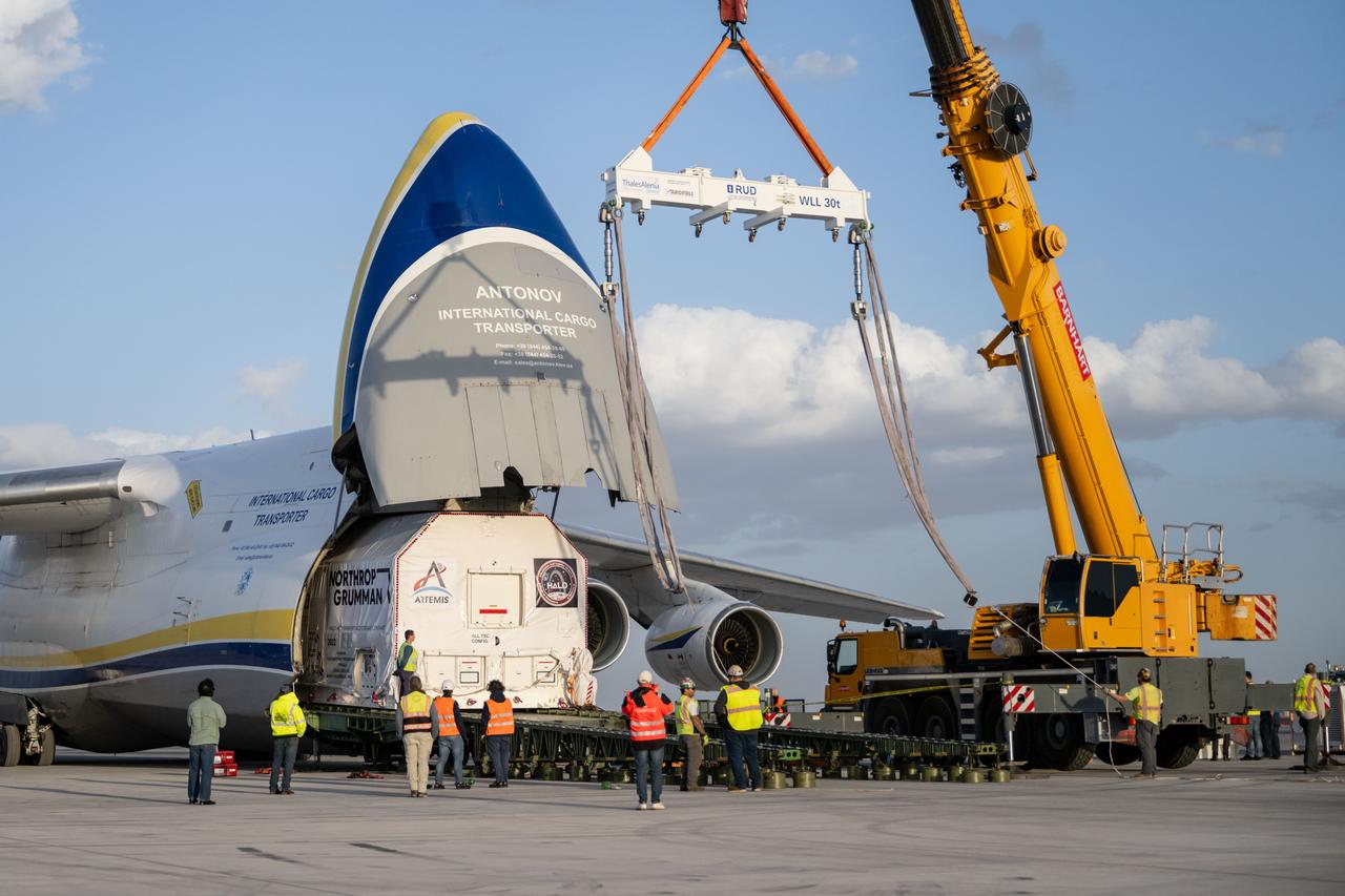Gateway’s HALO (Habitation and Logistics Outpost) arrives in Mesa, Arizona, after traveling from Italy, where Thales Alenia Space fabricated its primary structure. Delivered by cargo aircraft to Phoenix-Mesa Gateway Airport, HALO will be transported to Northrop Grumman’s facility in Gilbert for final outfitting. 