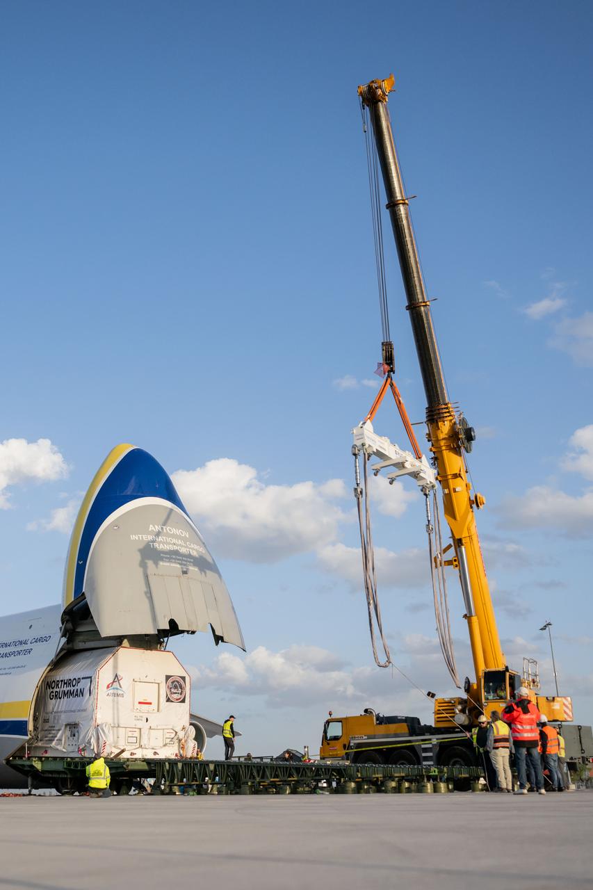 Gateway’s HALO (Habitation and Logistics Outpost) arrives in Mesa, Arizona, after traveling from Italy, where Thales Alenia Space fabricated its primary structure. Delivered by cargo aircraft to Phoenix-Mesa Gateway Airport, HALO will be transported to Northrop Grumman’s facility in Gilbert for final outfitting.