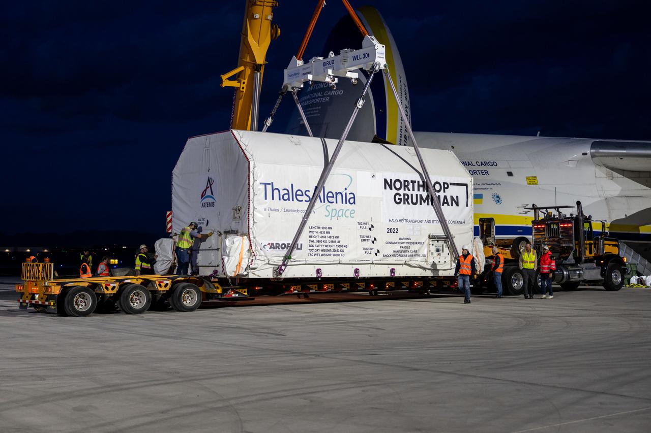 Gateway’s HALO (Habitation and Logistics Outpost) arrives in Mesa, Arizona, after traveling from Italy, where Thales Alenia Space fabricated its primary structure. Delivered by cargo aircraft to Phoenix-Mesa Gateway Airport, HALO will be transported to Northrop Grumman’s facility in Gilbert for final outfitting. 