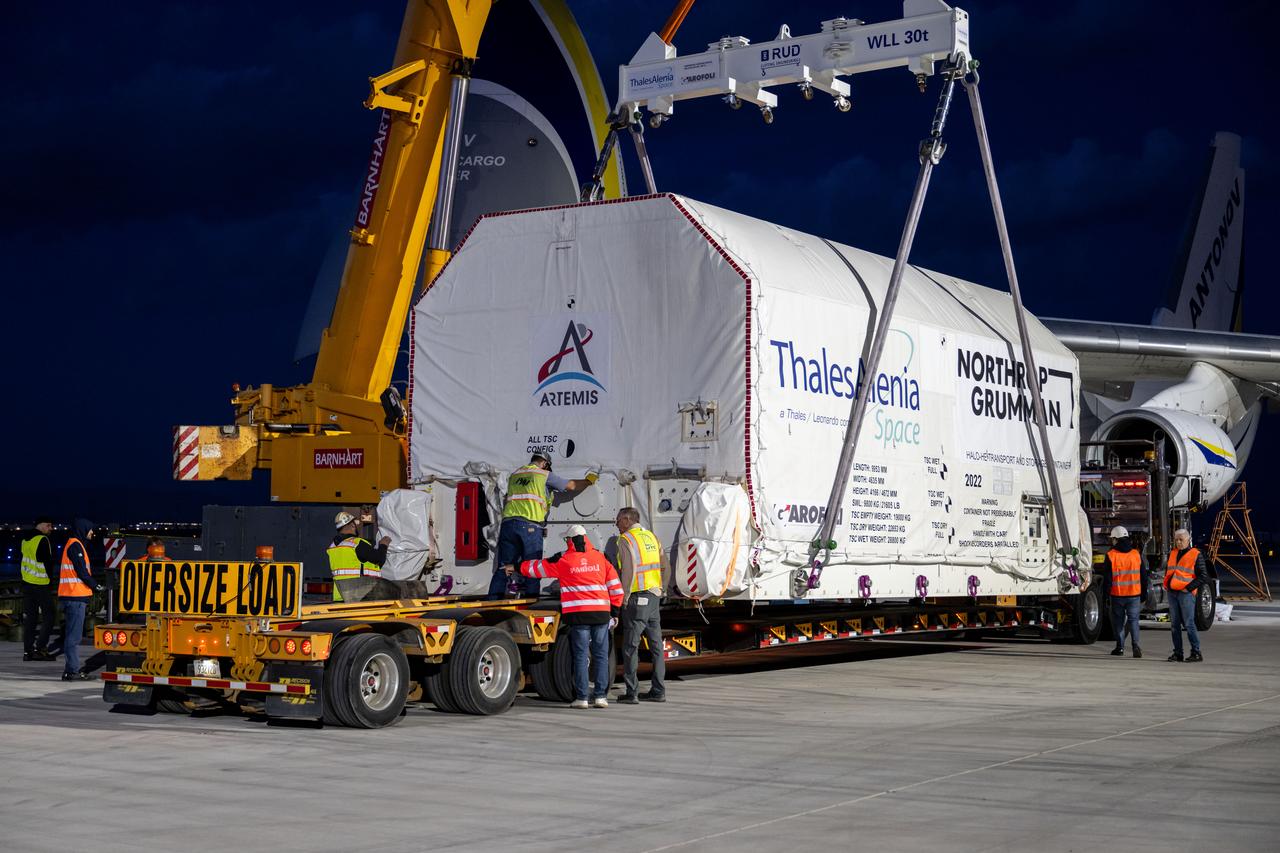 Gateway’s HALO (Habitation and Logistics Outpost) arrives in Mesa, Arizona, after traveling from Italy, where Thales Alenia Space fabricated its primary structure. Delivered by cargo aircraft to Phoenix-Mesa Gateway Airport, HALO will be transported to Northrop Grumman’s facility in Gilbert for final outfitting. 