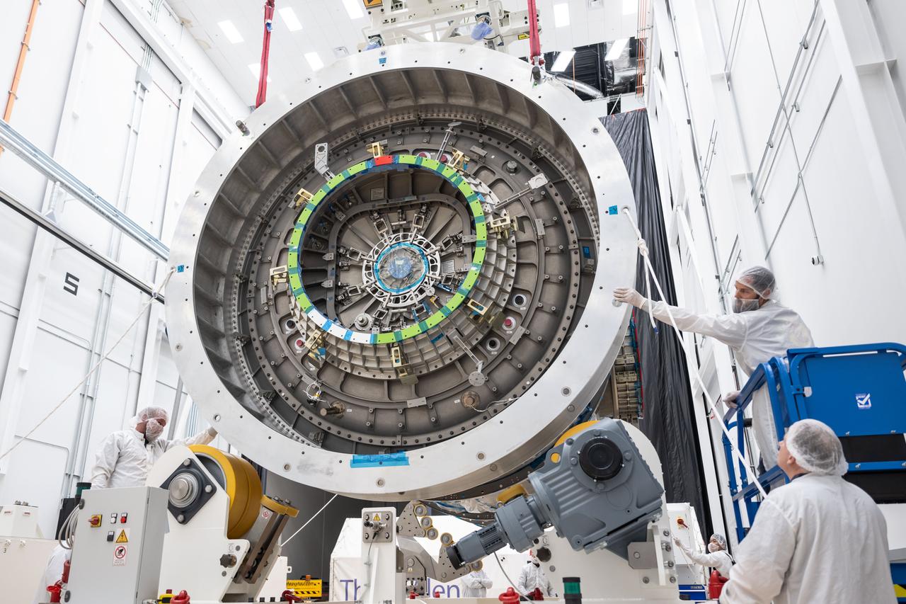 At Northrop Grumman’s Gilbert, Arizona, facility, teams remove Gateway’s HALO (Habitation and Logistics Outpost) from its transport container. HALO arrived from Turin, Italy, where Thales Alenia Space fabricated its primary structure. The module will undergo final outfitting in Gilbert before being integrated with the Power and Propulsion Element and launched to lunar orbit.