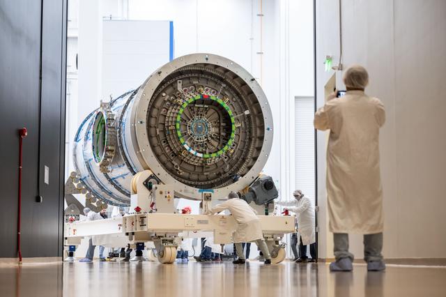 Gateway's HALO Arrives in Arizona for Final Outfitting (jsc2025e036493)
