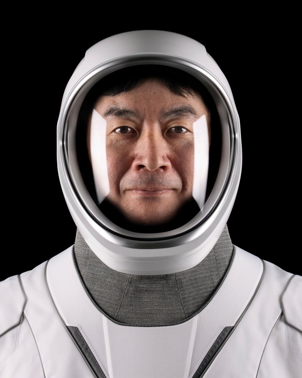 jsc2025e060300 (May 19, 2025) --- JAXA (Japan Aerospace Exploration Agency) astronaut Kimiya Yui, mission specialist of NASA’s SpaceX Crew-11 mission to the International Space Station, poses for a portrait in his pressure suit at SpaceX headquarters in Hawthorne, California. Credit: SpaceX