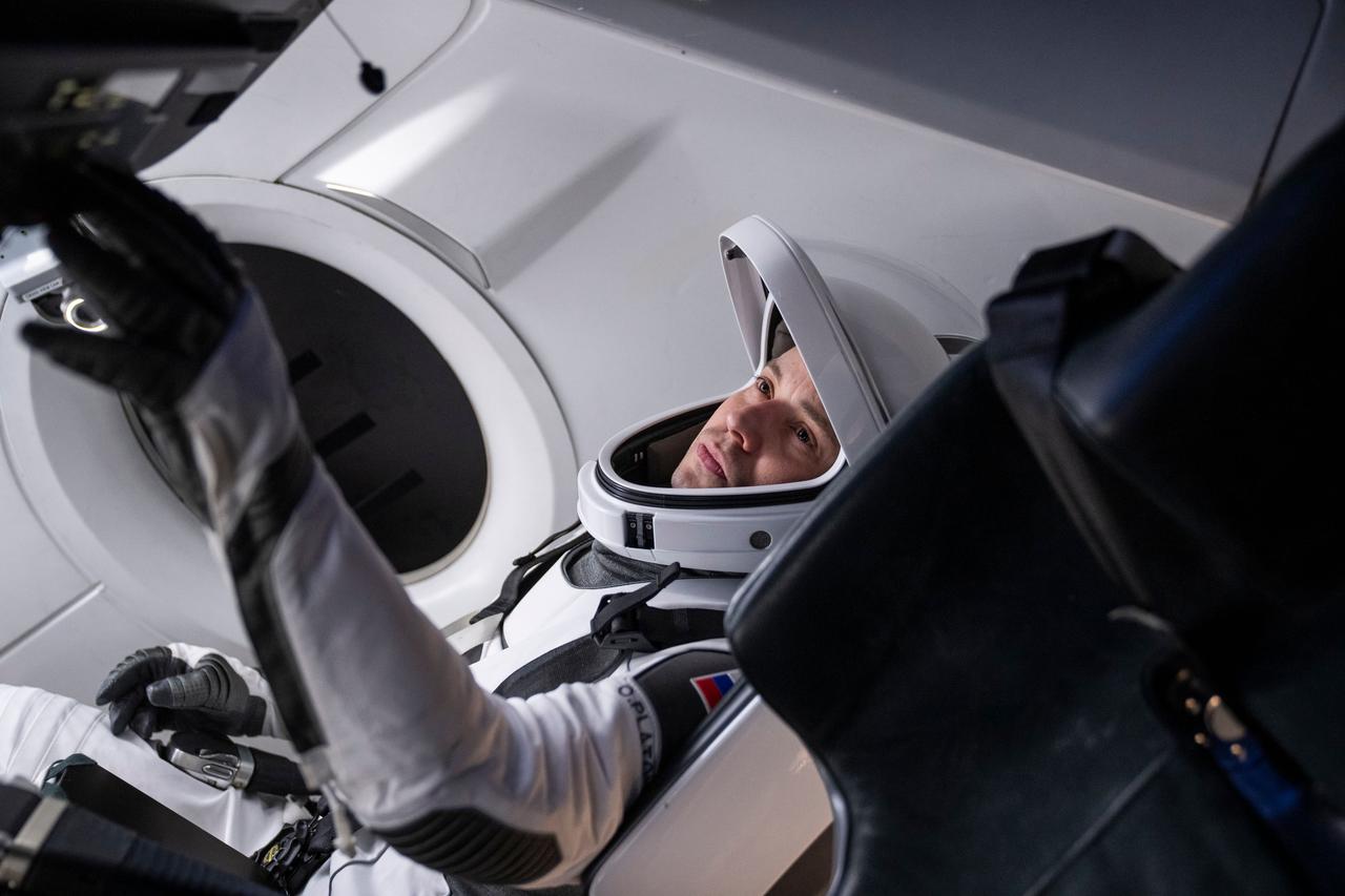jsc2025e064538 (March 6, 2025) --- NASA’s SpaceX Crew-11 mission specialist and Roscosmos cosmonaut Oleg Platonov participates in a training session at SpaceX facilities in Hawthorne, California. Credit: SpaceX