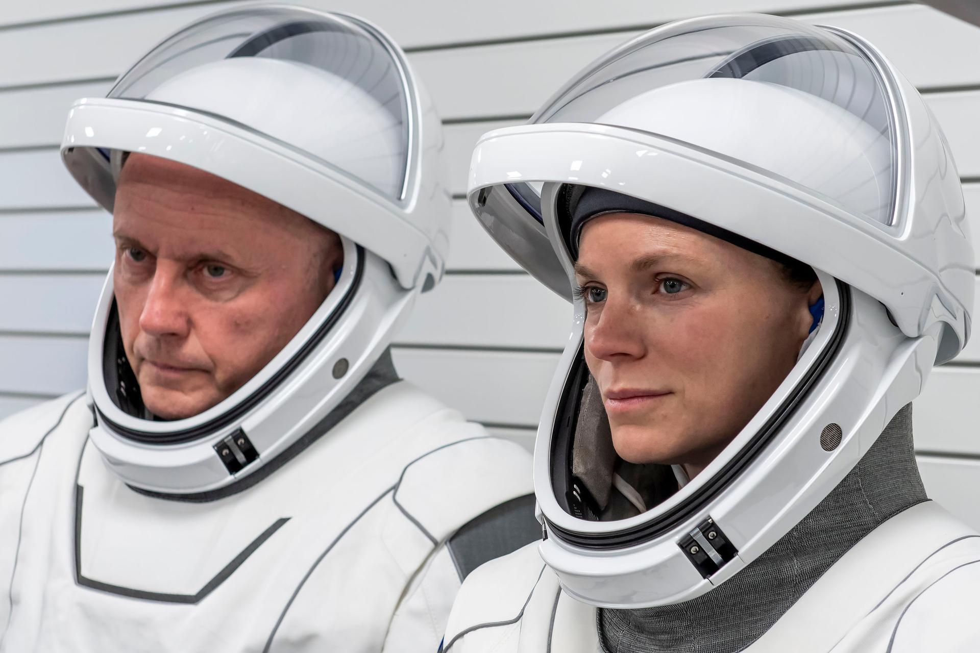 The crew of NASA’s SpaceX Crew-11 mission train for their upcoming trip to the International Space Station at SpaceX facilities in Florida. NASA astronauts Mike Fincke (left) and Zena Cardman are the pilot and commander of the mission.