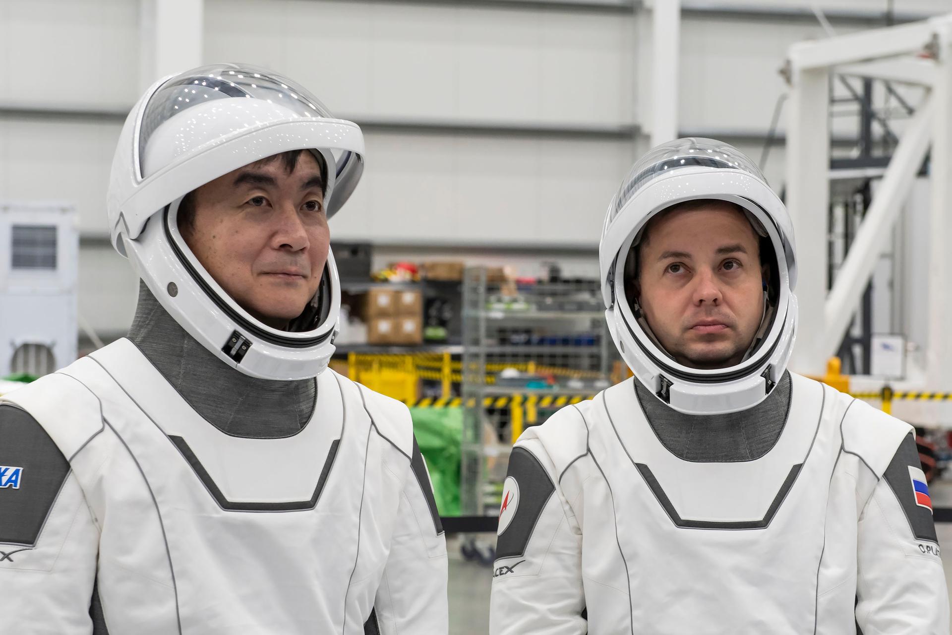 The crew of NASA’s SpaceX Crew-11 mission train for their upcoming trip to the International Space Station at SpaceX facilities in Florida. JAXA (Japan Aerospace Exploration Agency) astronaut Kimiya Yui (left) and Roscosmos cosmonaut Oleg Platonov are both mission specialists of the mission.