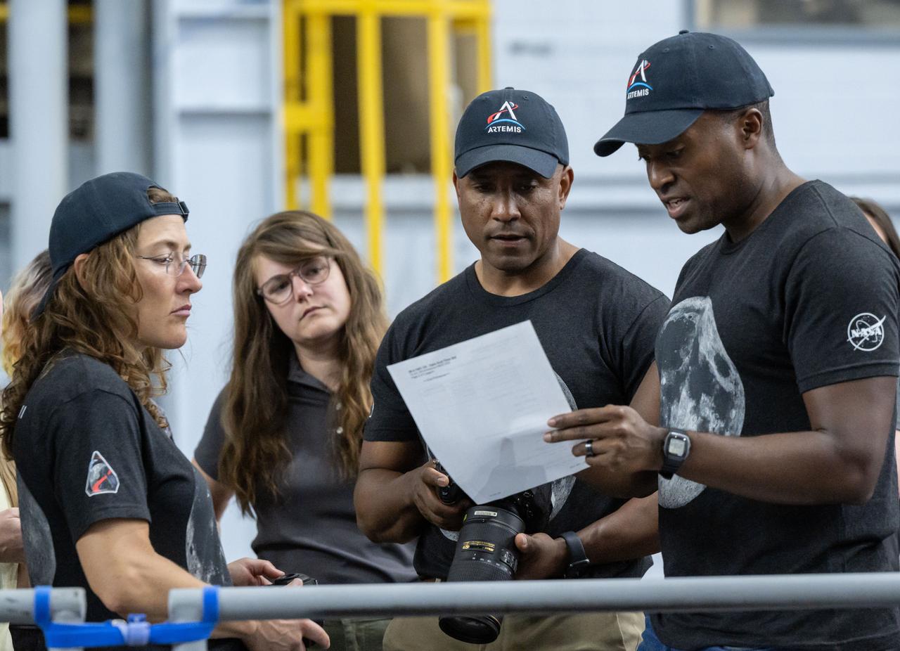 jsc2025e064747 --- Artemis II mission specialist Christina Koch, left, Artemis II lunar science team member Marie Henderson, Artemis II pilot Victor Glover, and Artemis II backup crew member Andre Douglas practice camera setup during crew lunar observations training at NASA's Johnson Space Center in Houston.