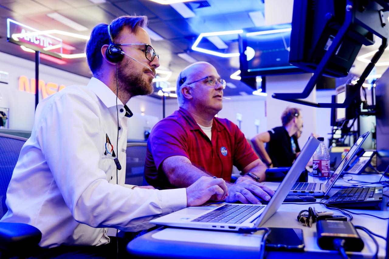 The Orion Mission Evaluation Room (MER) team works during an Artemis II mission simulation on Aug. 19, 2025, from the new Orion MER inside the Mission Control Center at NASA’s Johnson Space Center in Houston.