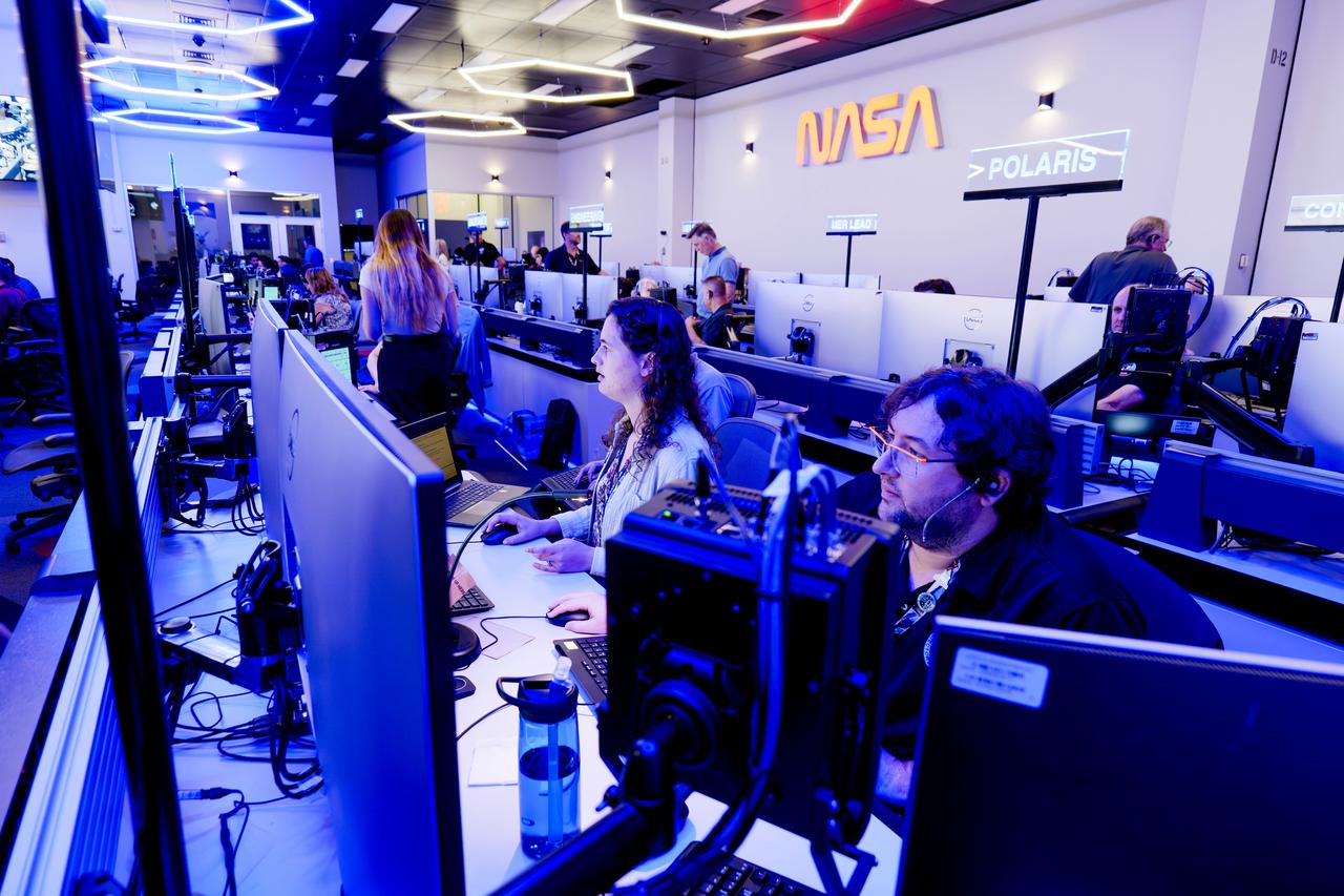 The Orion Mission Evaluation Room (MER) team works during an Artemis II mission simulation on Aug. 19, 2025, from the new Orion MER inside the Mission Control Center at NASA’s Johnson Space Center in Houston.