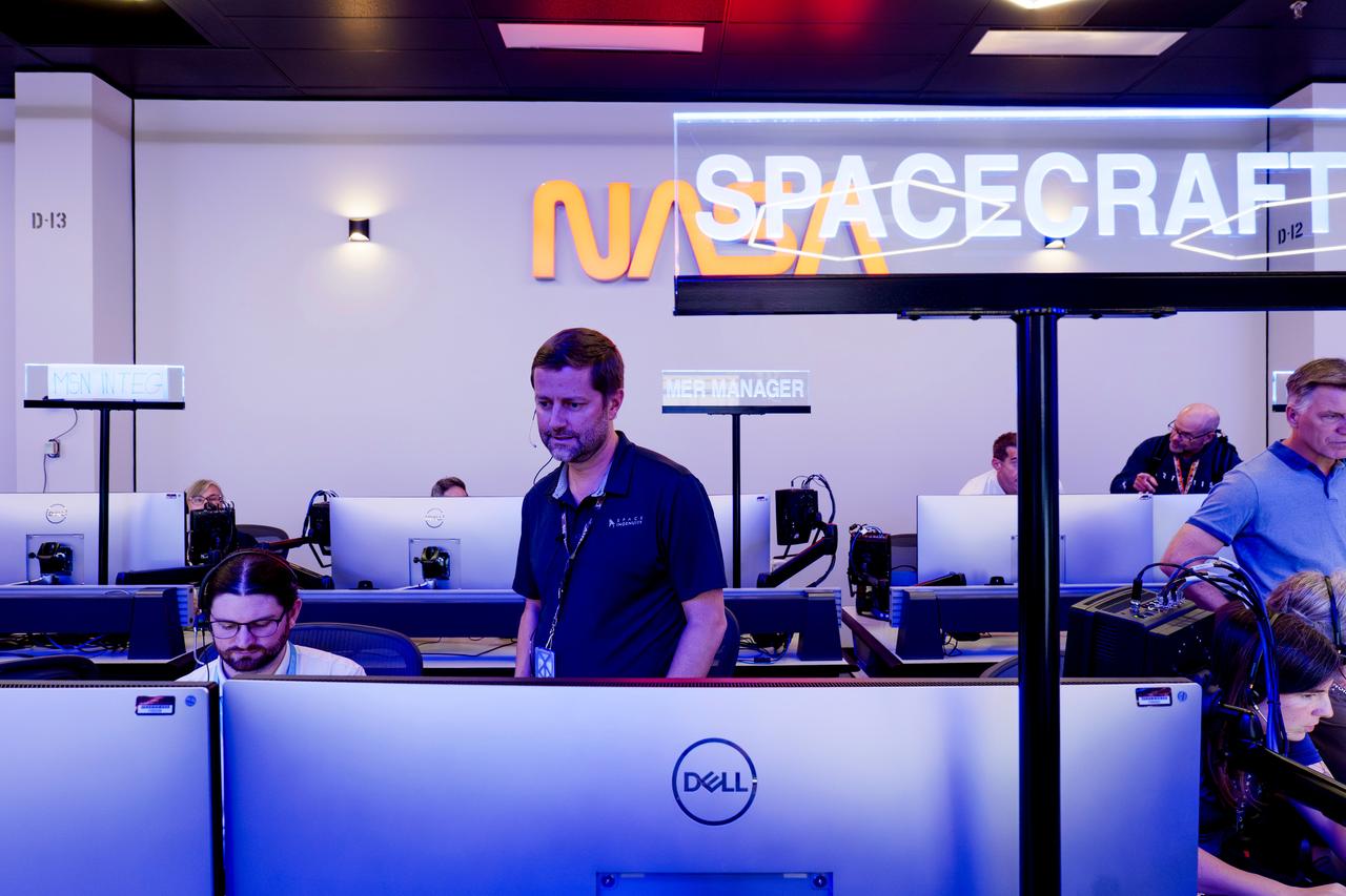 The Orion Mission Evaluation Room (MER) team works during an Artemis II mission simulation on Aug. 19, 2025, from the new Orion MER inside the Mission Control Center at NASA’s Johnson Space Center in Houston.