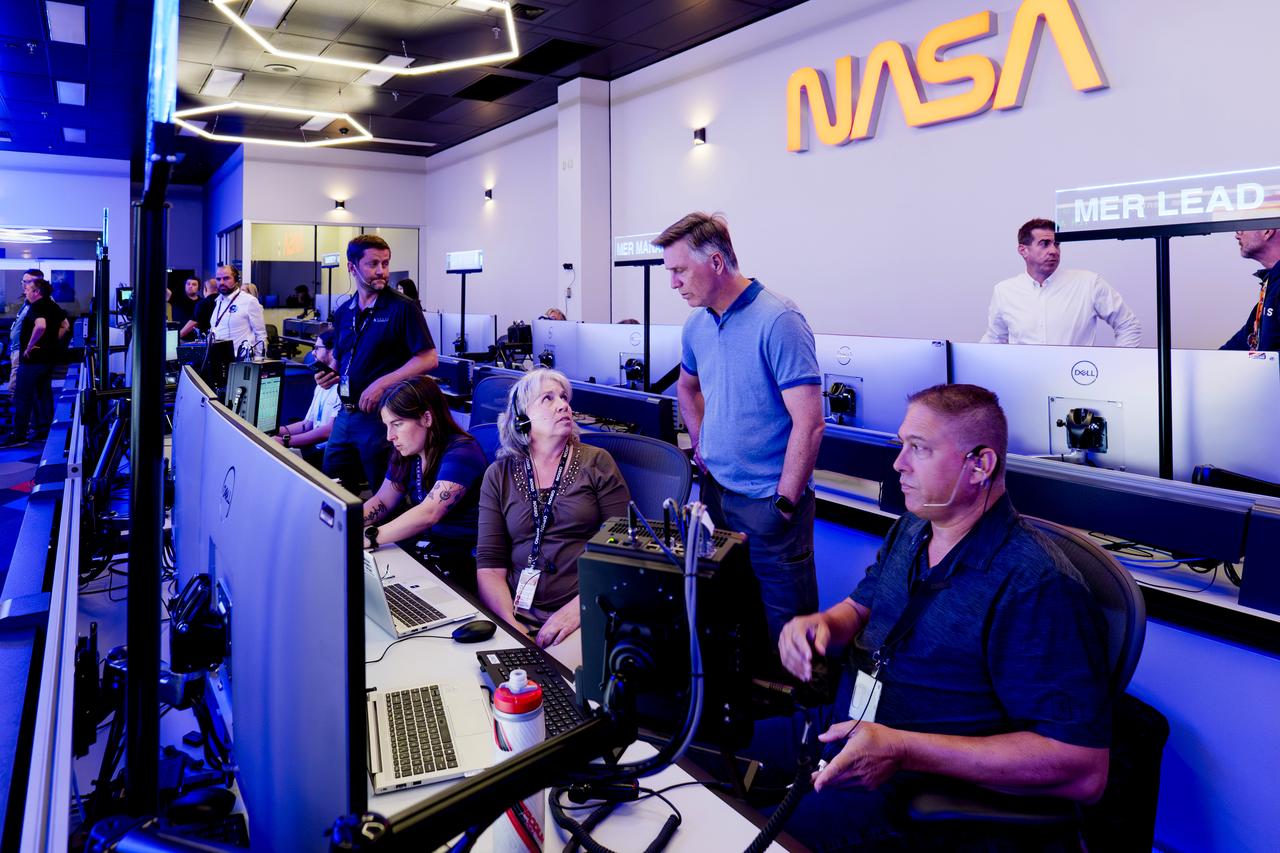 The Orion Mission Evaluation Room (MER) team works during an Artemis II mission simulation on Aug. 19, 2025, from the new Orion MER inside the Mission Control Center at NASA’s Johnson Space Center in Houston.