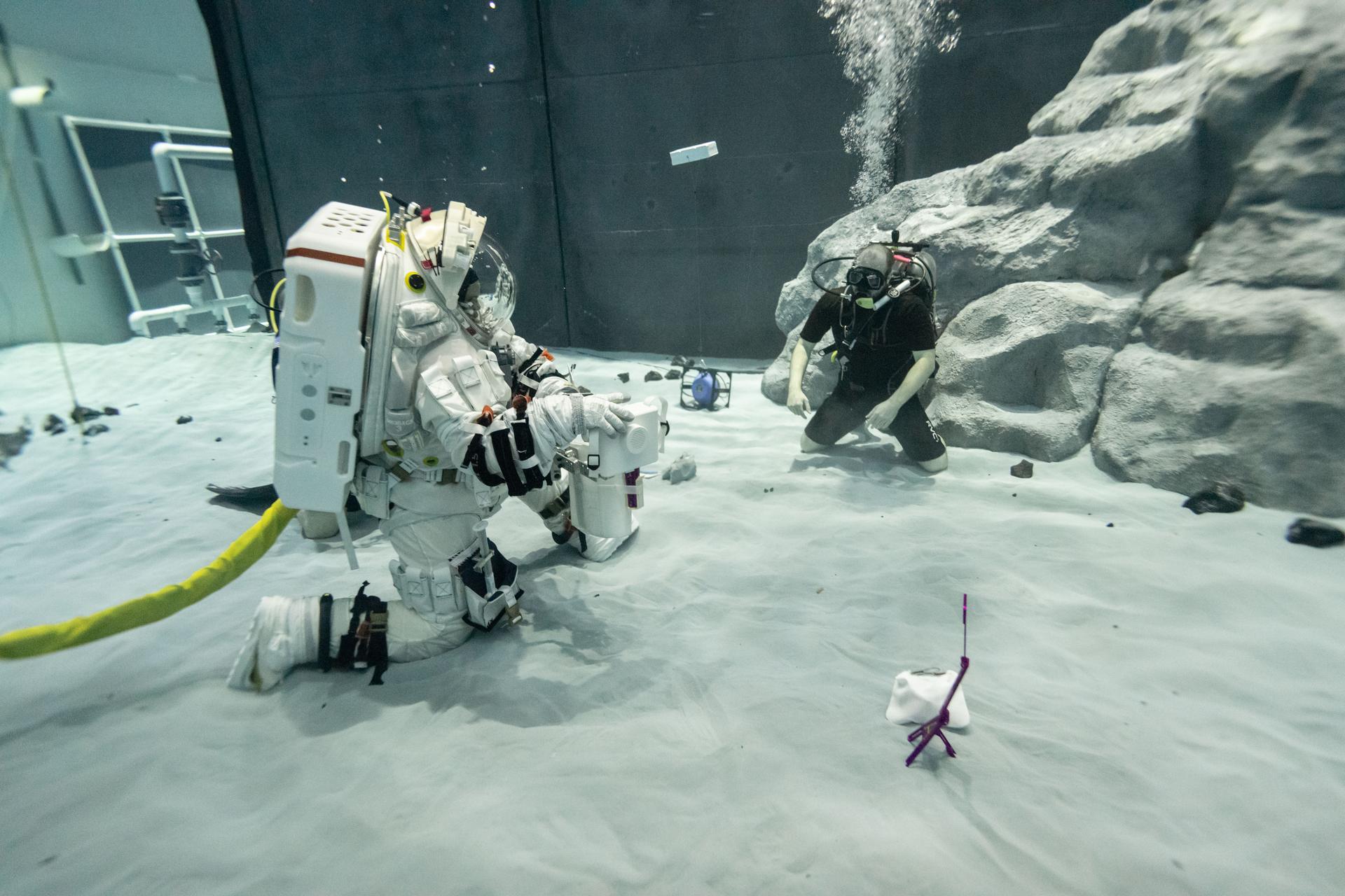 Canadian Space Agency astronaut Jenni Gibbons practices simulated lunar tasks under water while wearing Axiom Space’s lunar spacesuit at NASA’s Neutral Buoyancy Laboratory in Houston. During a recent test series, NASA engineers and crewmembers wore the lunar spacesuit under water and conducted numerous tasks during simulated lunar operations to test its mobility and functionality and ensure the spacesuit is prepped and ready for Artemis training.