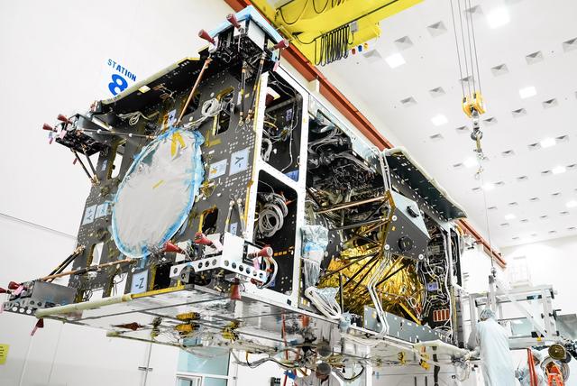 Gateway’s Power and Propulsion Element Undergoes Battery Installations jsc2026e005277