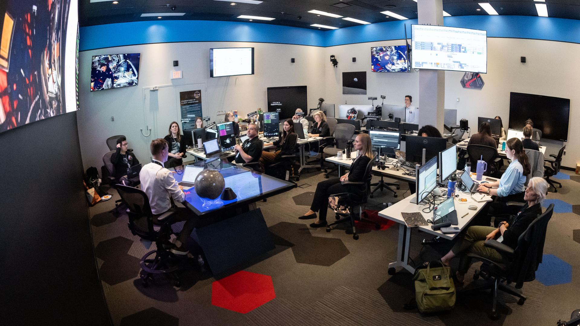 A view inside the Science Evaluation Room (SER) in Mission Control at NASA’s Johnson Space Center in Houston. The SER supports lunar science and planetary observations for the Artemis science officer in the mission’s main flight control room. Built specifically for Artemis missions with these science priorities in mind, the SER is equipped to support rapid data interpretation, collaborative analysis, real-time decision making, and seamless coordination between the science and operations teams. Credits: NASA/Bill Stafford