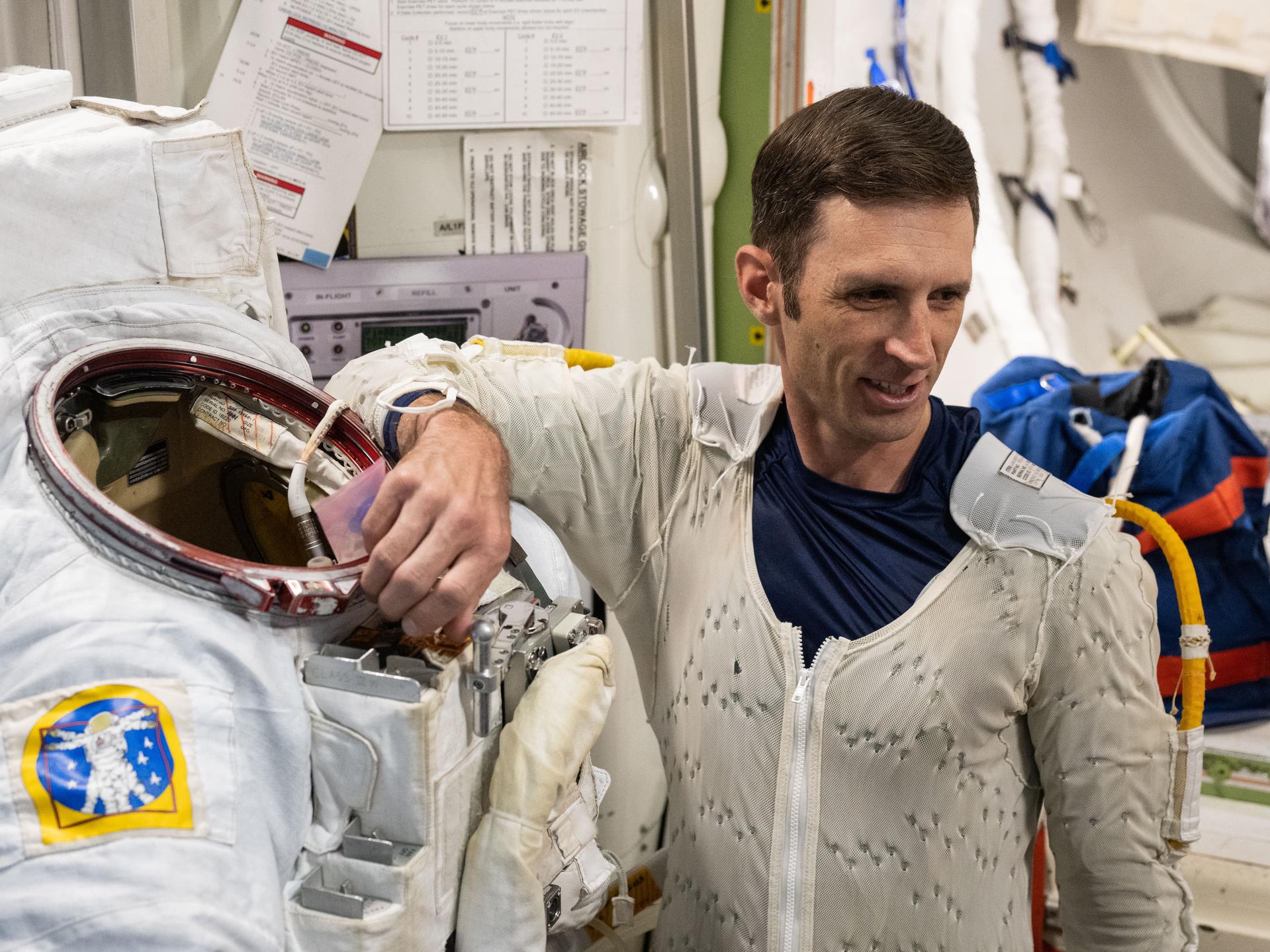CSA (Canadian Space Agency) astronaut Josh Kutryk practices suiting up in a spacesuit in an International Space Station airlock simulator at Johnson Space Center’s (JSC) Space Vehicle Mockup Facility in Houston, Texas. Astronauts familiarize themselves with spacesuit systems and procedures and practice Quest airlock operations before conducting spacewalk training at JSC’s Neutral Buoyancy Laboratory in simulated microgravity.