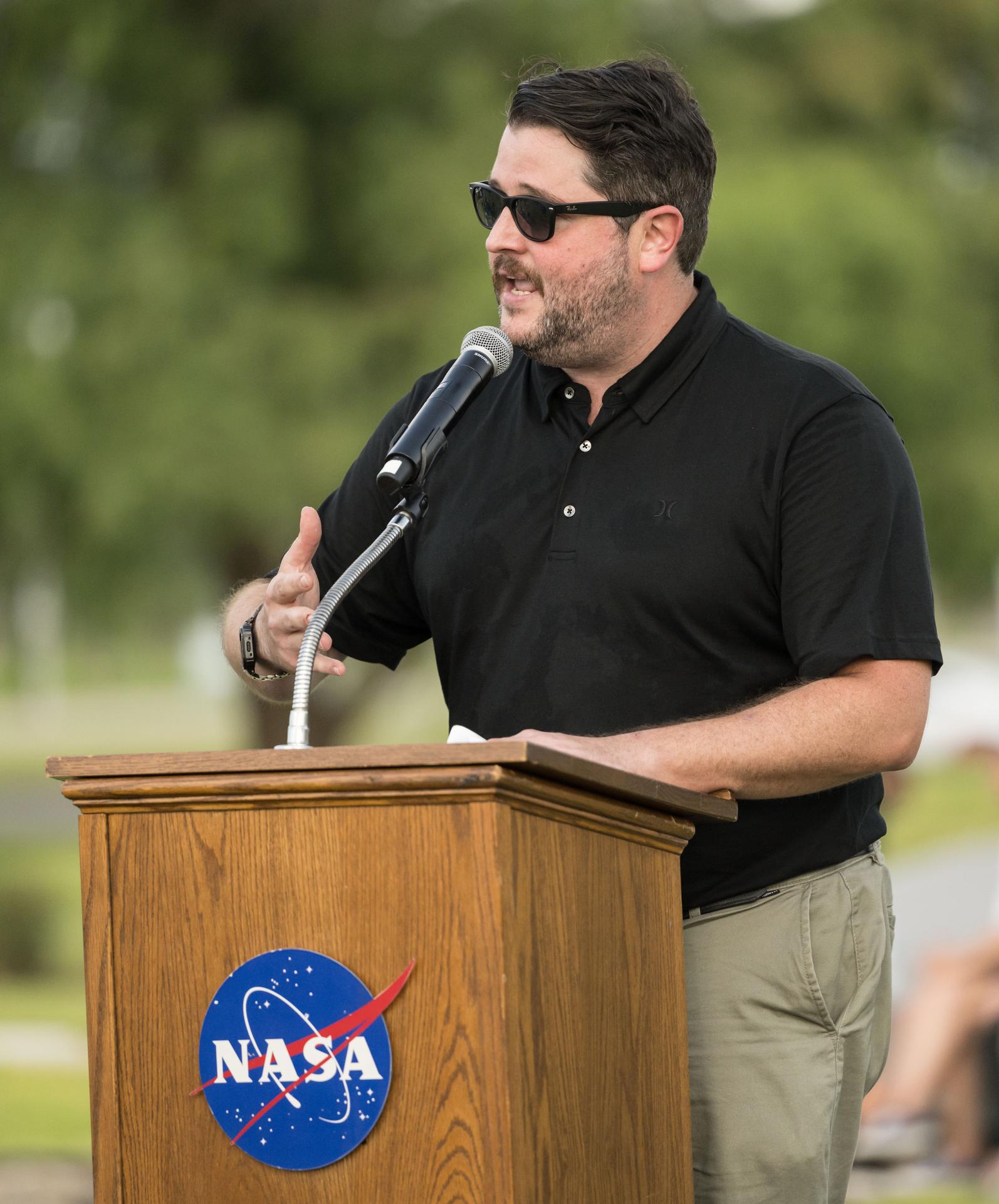 jsc2026e396774 (June 25, 2026) - NASA Public Affairs Officer Joseph Zakrzewski addresses the crowd as emcee for the Artemis II employee celebration event at NASA's Johnson Space Center. Credit: NASA