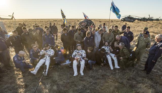 NASA image: Expedition 48 Soyuz TMA-20M Landing