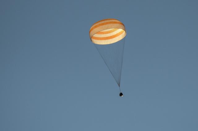 NASA image: Expedition 48 Soyuz TMA-20M Landing