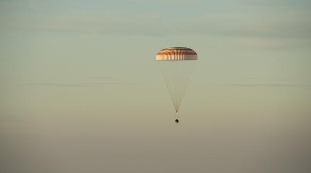 Expedition 48 Soyuz TMA-20M Landing