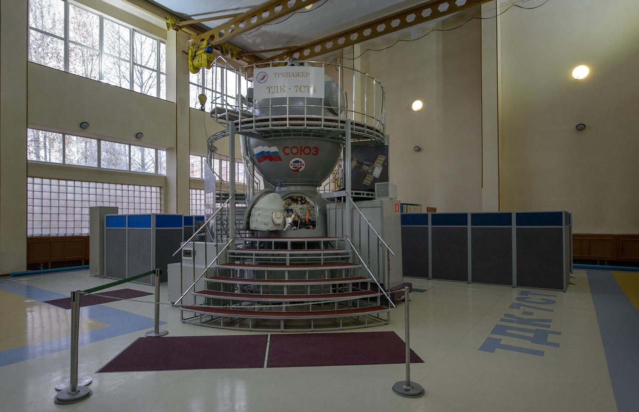 Expedition 50 crew members ESA astronaut Thomas Pesquet, Russian cosmonaut Oleg Novitskiy of Roscosmos, and NASA astronaut Peggy Whitson conduct their final qualification exams inside a Soyuz simulator, Tuesday, Oct. 25, 2016, at the Gagarin Cosmonaut Training Center (GCTC) in Star City, Russia. Photo Credit: (NASA/Bill Ingalls)