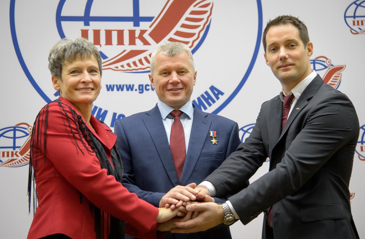 Expedition 50 NASA astronaut Peggy Whitson, left, Russian cosmonaut Oleg Novitskiy of Roscosmos, center, and ESA astronaut Thomas Pesquet pose for a group photograph at the conclusion of a press conference, Wednesday, Oct. 26, 2016, at the Gagarin Cosmonaut Training Center (GCTC) in Star City, Russia. Photo Credit: (NASA/Bill Ingalls)