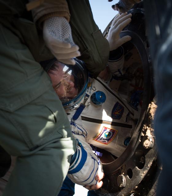 NASA image: Expedition 50 Soyuz MS-02 Landing