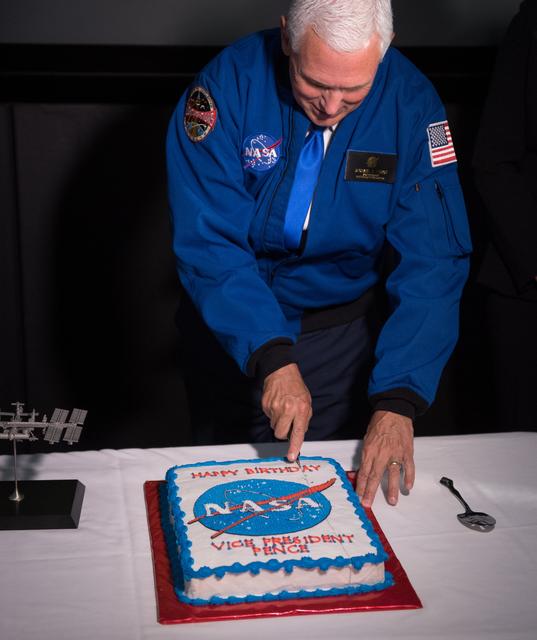 NASA image: 2017 Astronaut Class