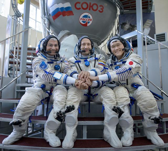 Expedition 52 Qualification Exams