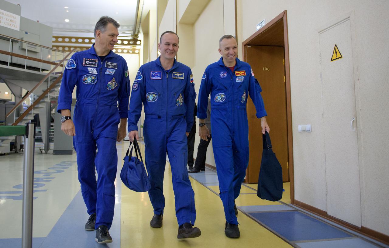 nhq201707070003 (July 7, 2017) --- Expedition 52 flight engineers Paolo Nespoli of ESA, left, Sergey Ryazanskiy of Roscosmos, and Randy Bresnik of NASA prepare to don their Russian Sokol suits ahead of their final Soyuz qualification exam, Friday, July 7, 2017 at the Gagarin Cosmonaut Training Center (GCTC) in Star City, Russia. Photo Credit: (NASA/Bill Ingalls)