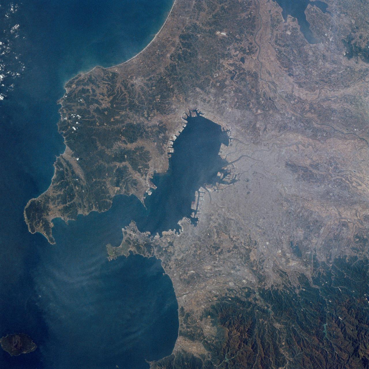 STS002-09-392 (12-14 Nov. 1981) --- Image of Tokyo Bay, Japan taken during the STS-2 mission from the space shuttle Columbia. Photo credit: NASA