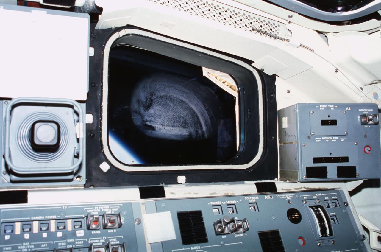 STS003-24-211 (22-30 March 1982) --- Crew compartment aft flight deck viewing window W10 fogged with condensation. The condensation is a result of the spacecraft's position in relation to the sun. Photo credit: NASA