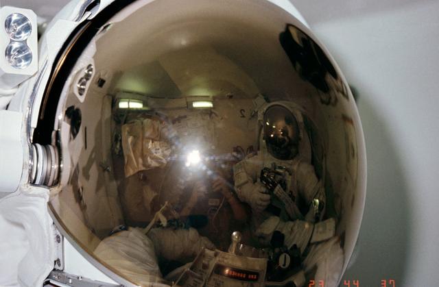 Fully EMU suited MS Peterson and MS Musgrave in airlock