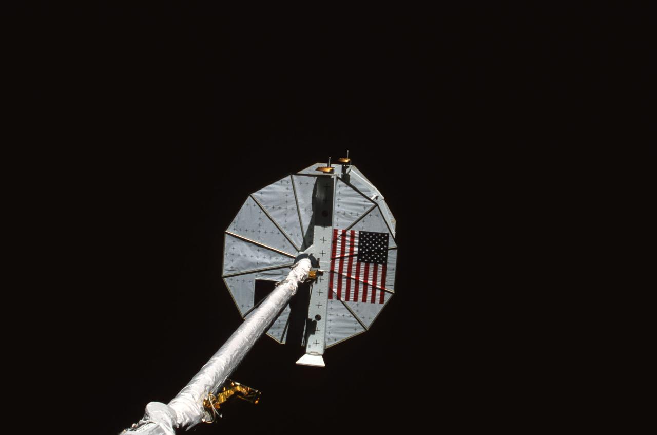 STS008-07-149 (2 Sept 1983) --- Many hours were spent, by its crew members, running tests with the Payload Flight Test Article (PFTA) and the Remote Manipulator System (RMS). The bar-bell shaped test device and the arm stand out brilliantly against the darkness of space. The two TV cameras on the "wrist" and "elbow" of the Canadian-built robot arm provided some close-up scenes of the variegated testing with the PFTA. This frame was exposed with a 35mm camera aimed through the windows on the flight deck of the Earth-orbiting Space Shuttle Challenger.
