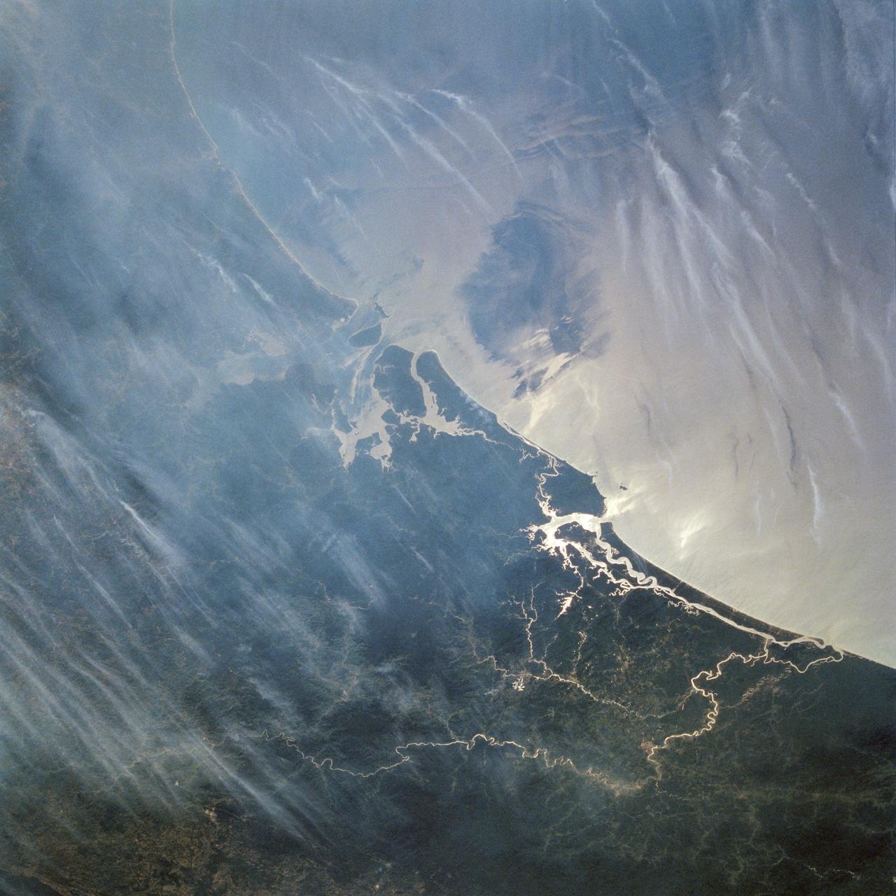 STS008-31-789 (30 Aug-5 Sept 1983) --- The complex coastline of Brazil's Parana state and the port of Paranagua.  The long coastal island of Comprida and the Rio Ribeira Do Iguape are outlined in the glint of sun.