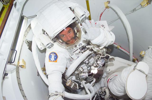 NASA image: MS Reilly and Gernhardt preparing for third EVA