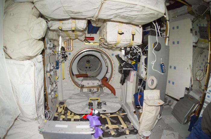 Orbiter Middeck showing open airlock hatch