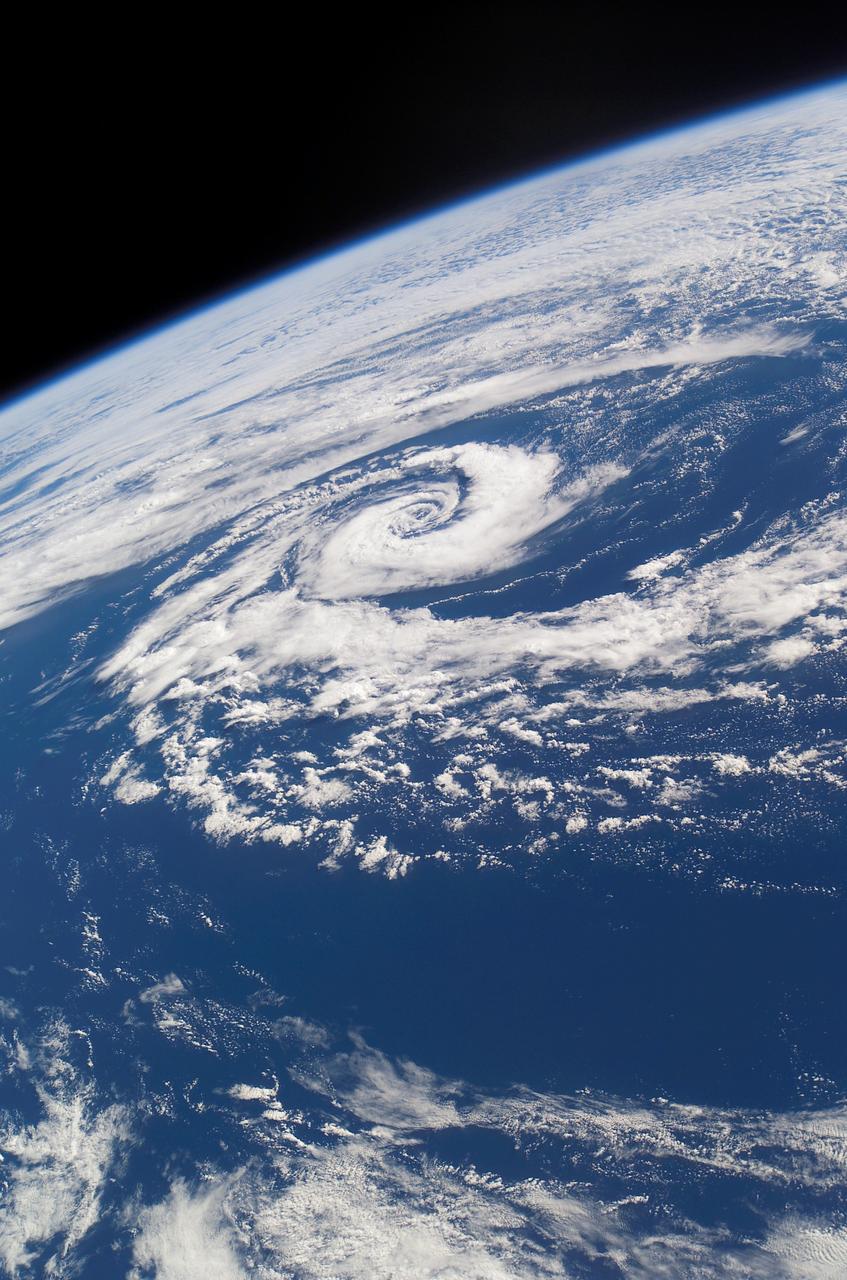 STS109-E-6003 (10 March 2002) ---  The astronauts on board the Space Shuttle Columbia took this  digital  picture featuring  a well-defined subtropical cyclone.  The view looks southwestward over the Tasman Sea (between Australia and New Zealand). According to meteorologists studying the STS-109 photo collection, such circulations are recognized as hybrids, lacking the tight banding and convection of tropical cyclones, and the strong temperature contrast and frontal boundaries of polar storms. The image was recorded with a digital still camera.