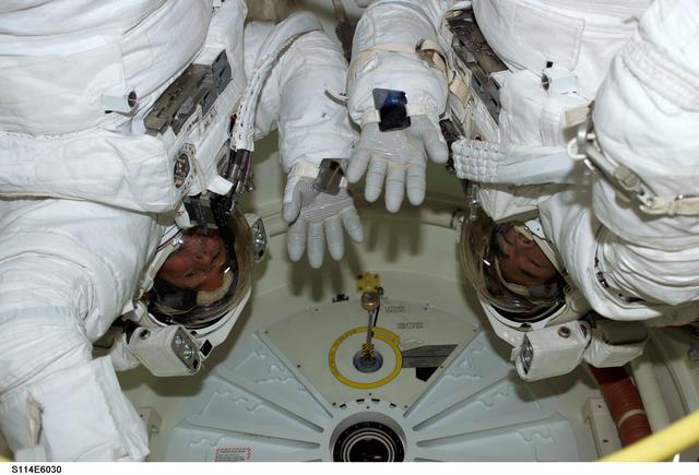 NASA image: Robinson and Noguchi in airlock