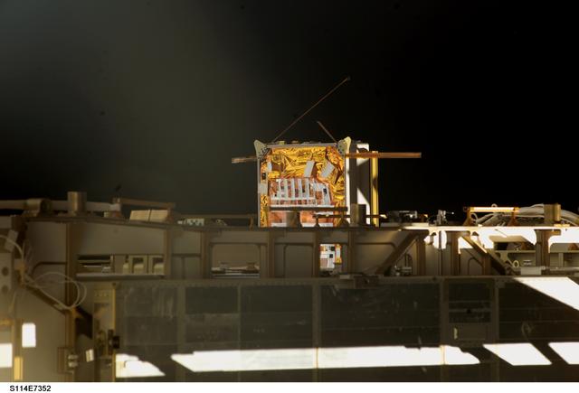 NASA image: MISSE 5 PEC on P6